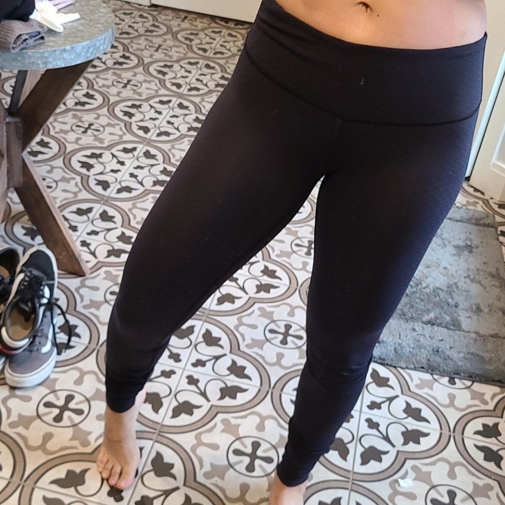 Lululemon navy print size 6 wunder under
